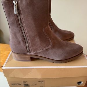 Awesome trendy Michael Kors suede Boots.